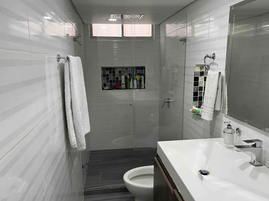 Apto 4 Habitaciones Privadas 6 Camas, Cerca A Todo Medellín Colombia