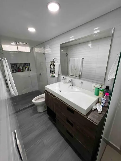 Apto 4 Habitaciones Privadas 6 Camas, Cerca A Todo Medellín Apartamento