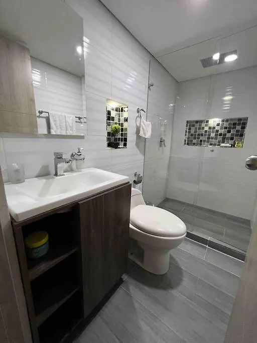 Apartamento Apto 4 Habitaciones Privadas 6 Camas, Cerca A Todo Medellín Colombia