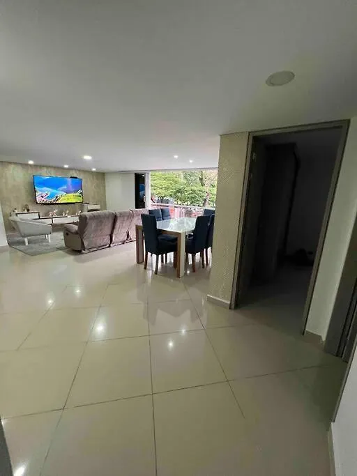 Apto 4 Habitaciones Privadas 6 Camas, Cerca A Todo Medellín Colombia